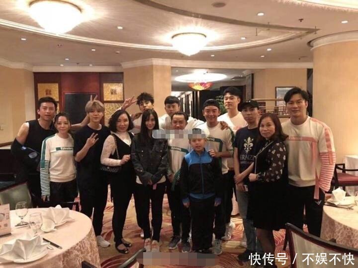 王大陆发鹿晗丑照!遭粉丝攻击!邓超机智解围