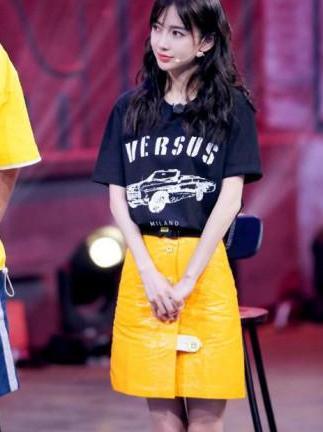 baby越来越会玩，皮裙都这么“黄”还穿出来？一网友：黄晓明快来