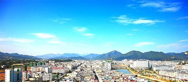  「经济」曾是广东省会，素有“岭南名郡”之誉，现如今却沦为了四线小城