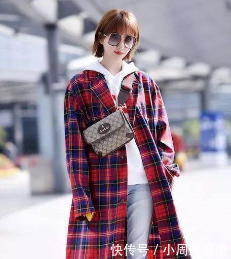 奔三的女人尽量不要打底裤配大衣，学学景甜这样穿，特有女人味