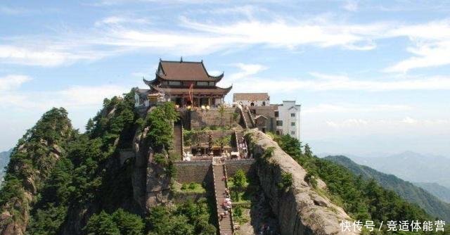 九华山女肉身菩萨，圆寂20多年至今栩栩如生，大批信徒前来参拜