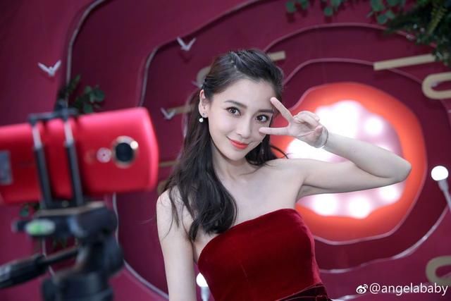 唐嫣、杨幂、angelababy、迪丽热巴的卷发竟然可以这样美破天际！
