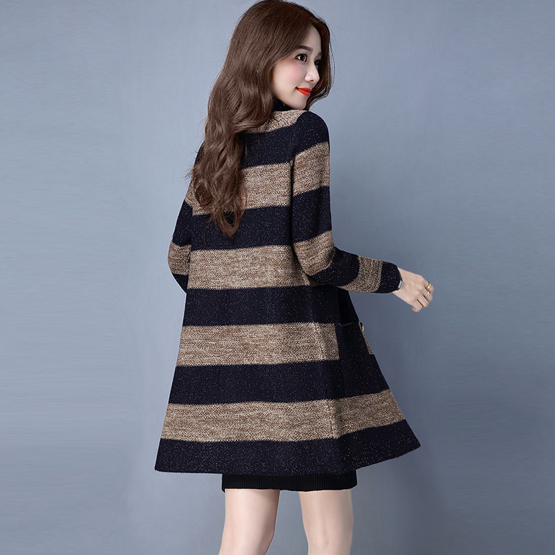 入秋别穿套装，今秋流行针织衫，搭不搭半裙都美的扎心