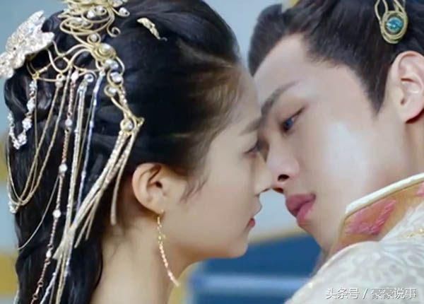 明星吻戏有妙招,赵丽颖借位,baby用保鲜膜,杨幂真是没谁了!