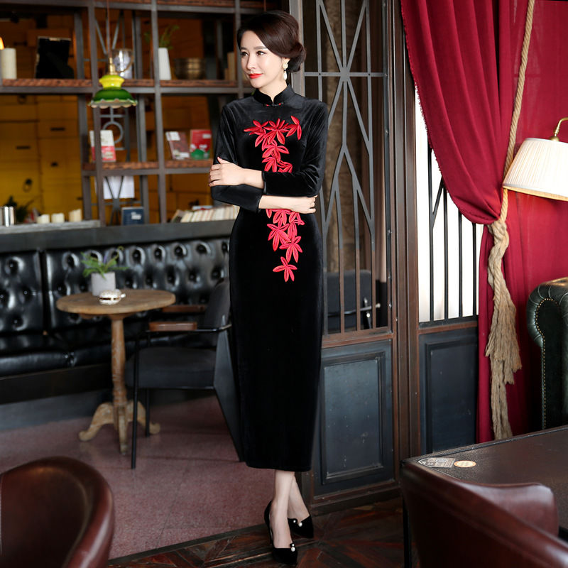 终于等到!新出的古典风旗袍，70后老婆穿上搭高跟鞋，美得惊艳