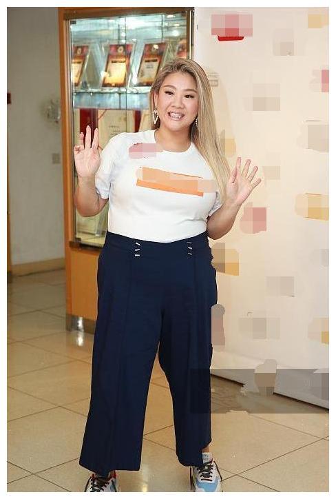 110斤蒋欣对比180斤郑欣宜同穿阔腿后，网友称微胖不用减肥