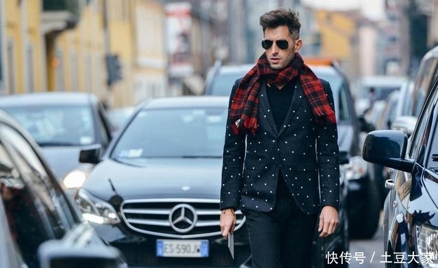  适合休闲场■下雪了，男人们这样系围巾才够撩！