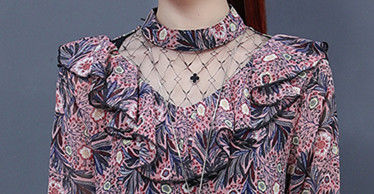 入秋了，别再傻傻穿旗袍，50岁婆婆穿这小衫，显嫩的不像中年人