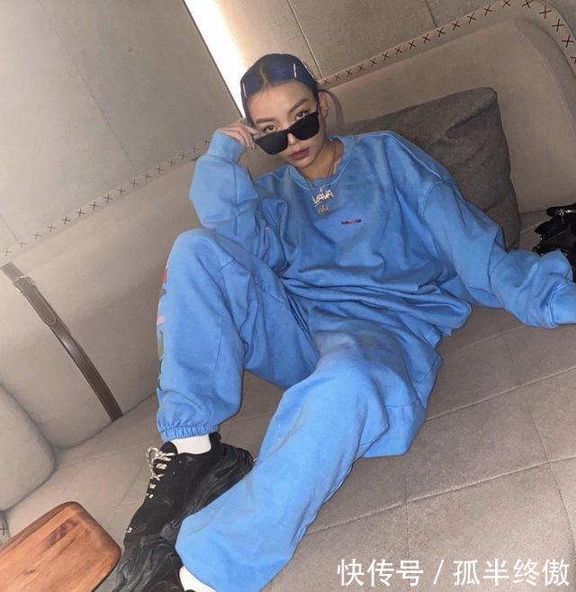  「采用」小个子也能驾驭嘻哈风，vava实力诠释超高衣品，不愧是嘻哈女王