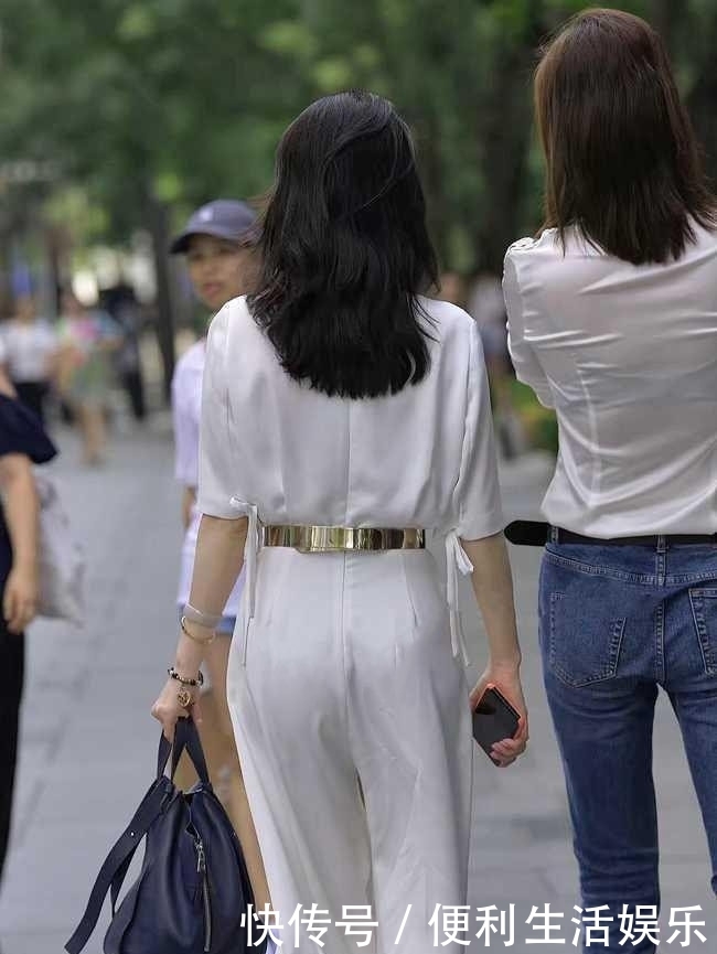 『种白色』还嫌弃白色裤子不耐看?都穿十几年了,如焕然一新吧?