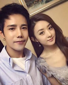 赵丽颖弟弟赵建飞照片曝光 93年出生姐弟恋相