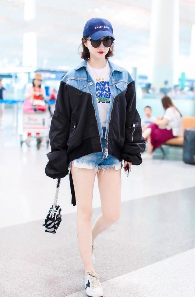 服了景甜！短到大腿根的短裤也敢穿着走机场，网友：张继科怎么看