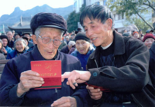 2019年农村养老金再次上调，从50元上涨到600元，你领了？
