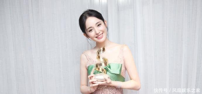 古力娜扎穿粉色礼服亮相活动, 气质清新又少女, 网友: 张翰后悔?