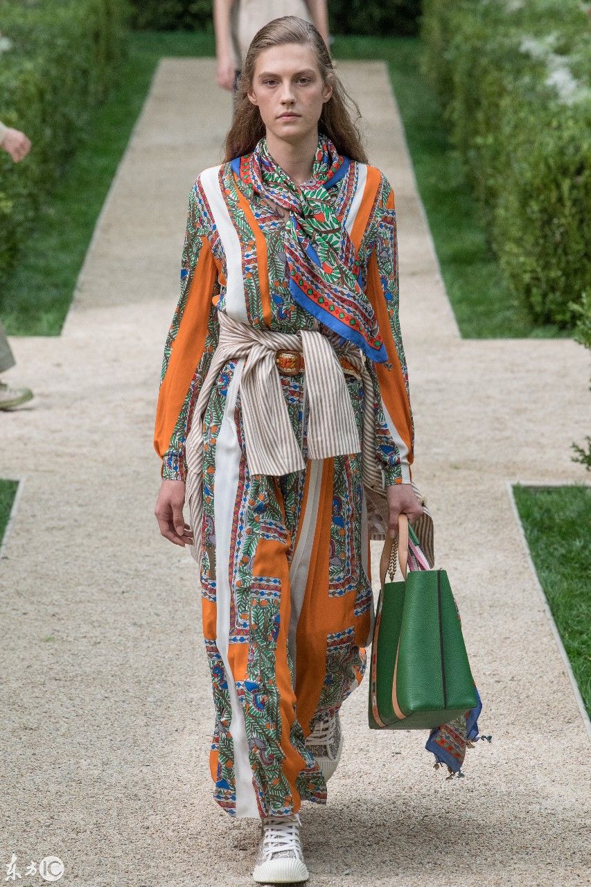 Tory burch2019春夏大秀度假风满满，看完想来次说走就走的旅行!