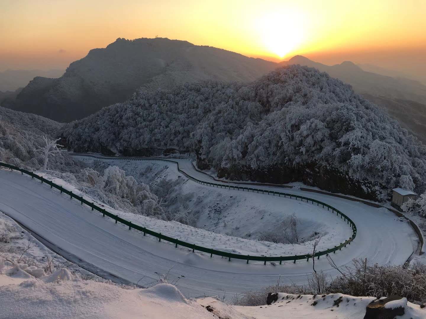 光雾山冬季冰瀑奇观，网友:美到哭!