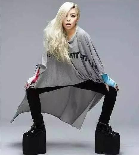 女星的高跟鞋太奇葩：李冰冰脚踩风火轮，baby为了显高太疯狂