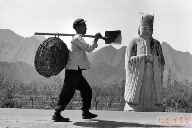 老照片：瑞士人勒内布里拍1976年前的中国