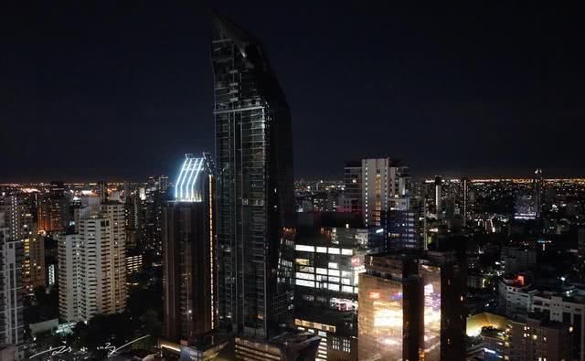 泰国曼谷被誉为“东南亚第二城”，看看夜景相当于中国几线城市？
