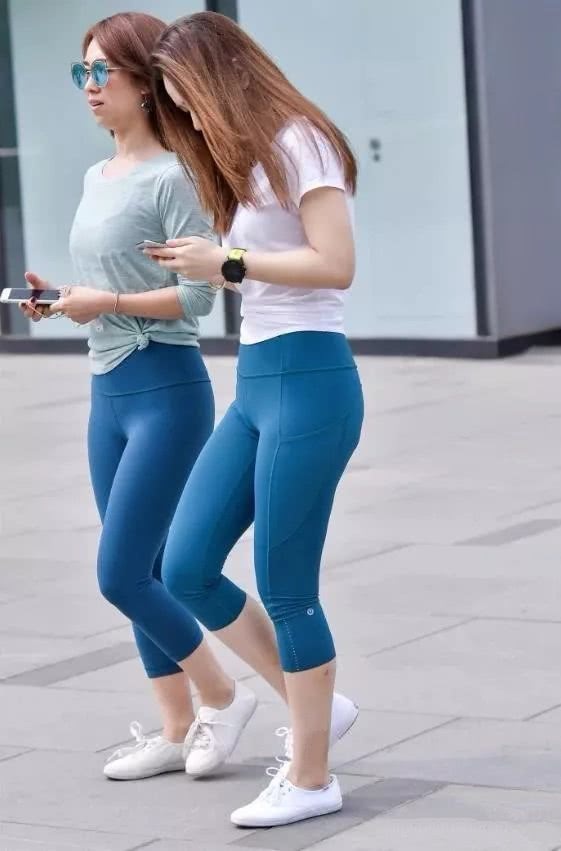 标配的打底裤，让女人轻松秀出身姿，太唯美！