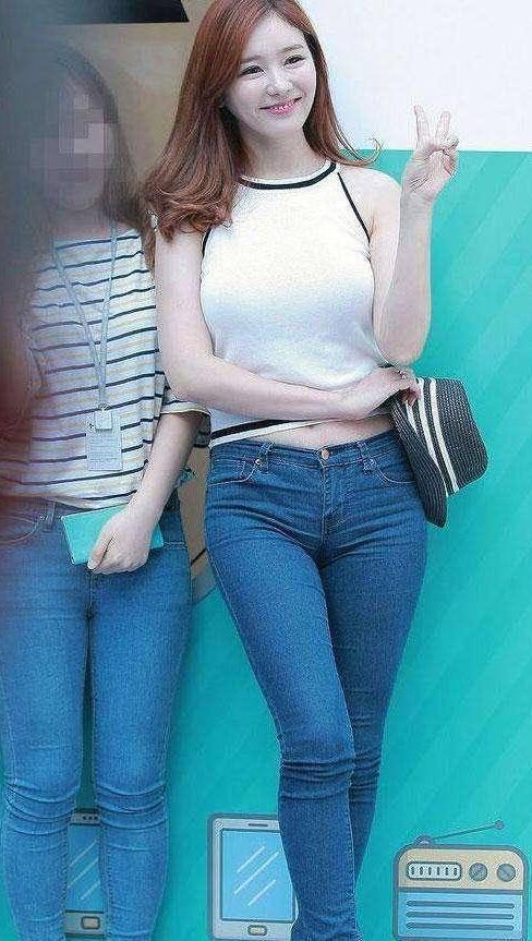 紧身裤更加的显身材提臀， 展现优雅之美，修身不臃肿