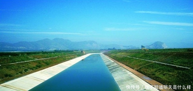 南水北调工程，为何不采用管道运水，偏偏采用河道运水？