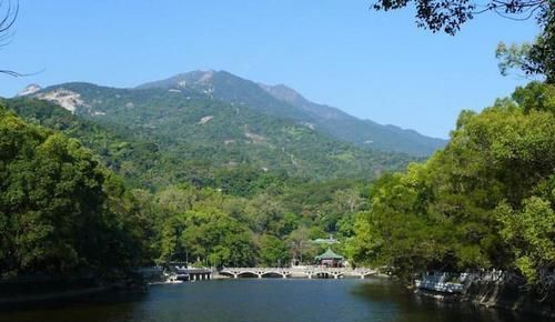  「广东人」广东很受欢迎的一座山，有大小山峰432座，是广东四大名山之一