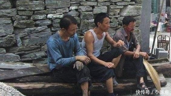 农村怪象: “伪寡妇、留守妇男”越来越多, 为何? 都不出去赚钱吗