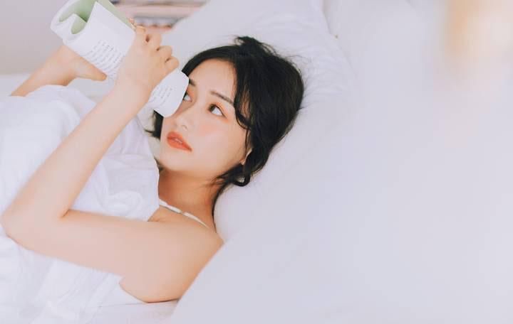 日本少女床上性感迷人诱惑图片