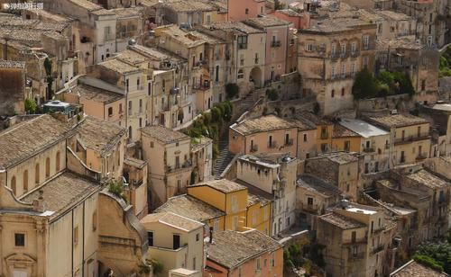 意大利小镇为吸引移民，1栋老房子仅售1欧元，网友：组团去！