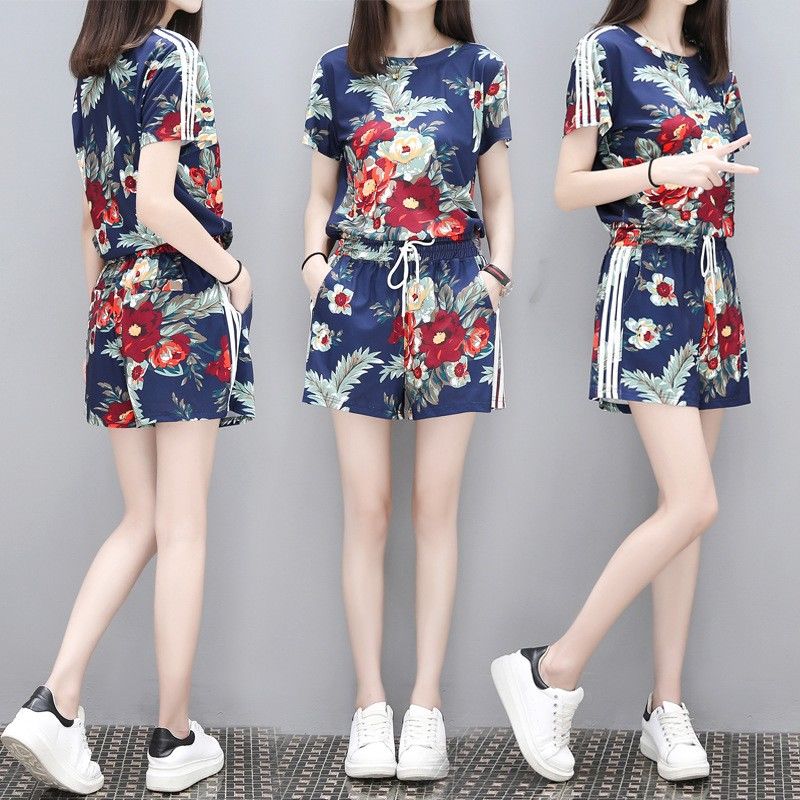 媳妇个子矮，从不穿长裙，只因穿这短裤套装，清凉性感魅力四射