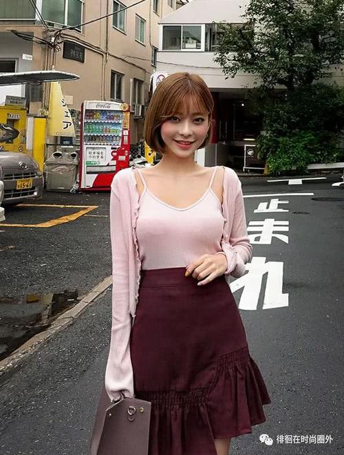 妹子在日本穿成这样?木耳边短裙不要太性感哦