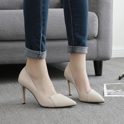 细高跟鞋让你穿上显高显瘦显气质，穿出别样诱惑，打造超高回头率