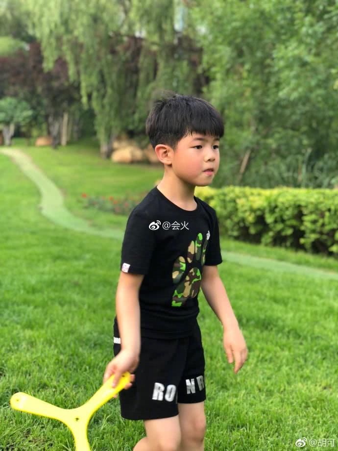 胡可曝安吉受伤，岳云鹏方回应侵权事件：和我们没有关系