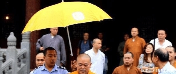 他可能是中国最有钱的和尚, 身处佛门却一心经商, 一生毁誉参半