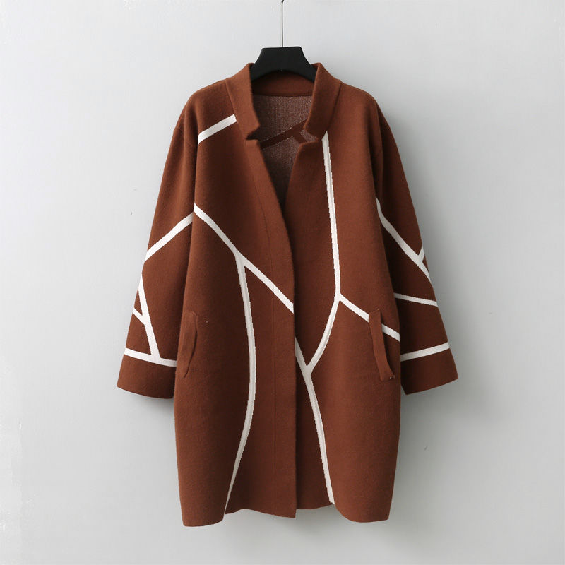 1米58的女人尽量少穿长外套，入秋就要这样穿，看着十分显高