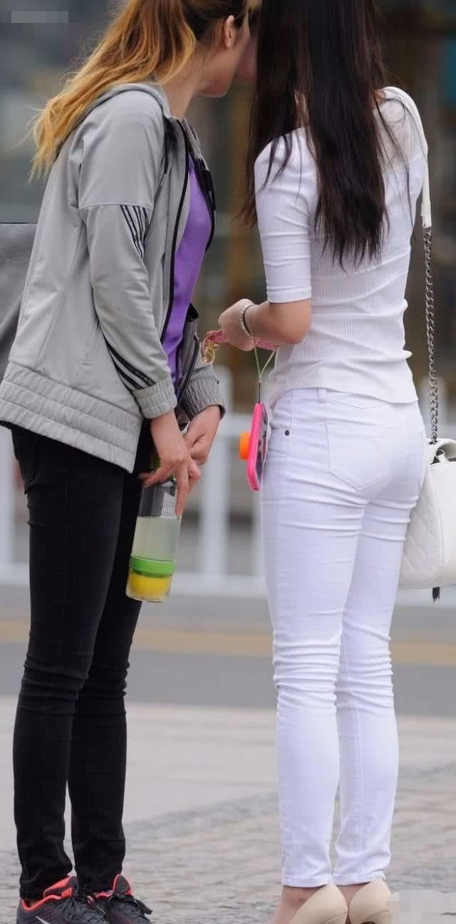 初秋,最简单不过白色修身裤,最出彩亦不过是白色修身裤搭配!