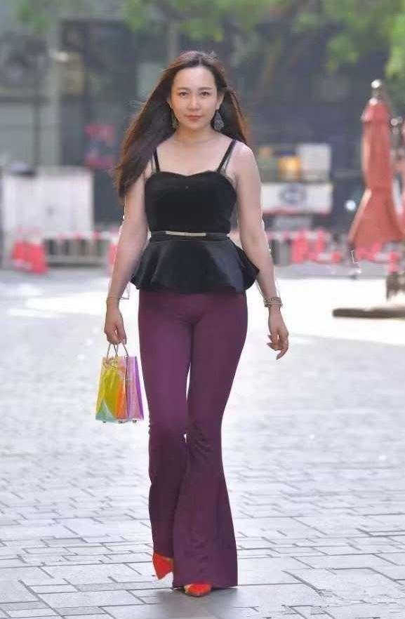 潮气十足的辣妈, 身材仍就那么好, 真是让人羡慕