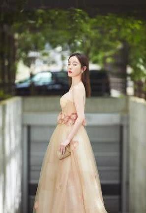 妈耶！我差点又认不出张檬了，脸上油光水滑的是刚打完玻尿酸吗？