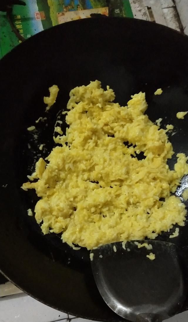  鸡蛋■黄金蛋炒饭这样做，比加肉还香，炒一锅根本不够吃