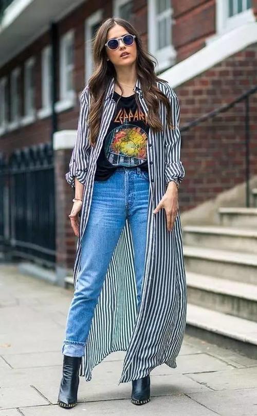 还在穿紧身裤？今年翻边牛仔裤才最火！