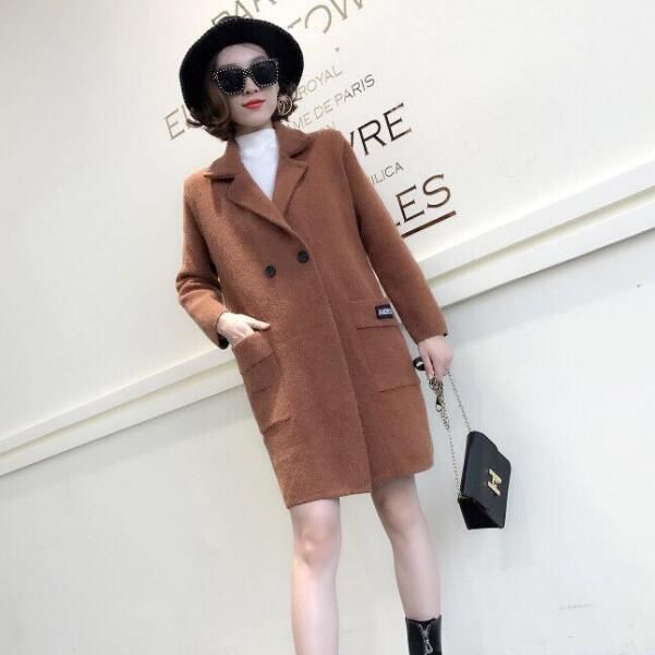今年流行的毛呢大衣是这样的，简单大方又好搭