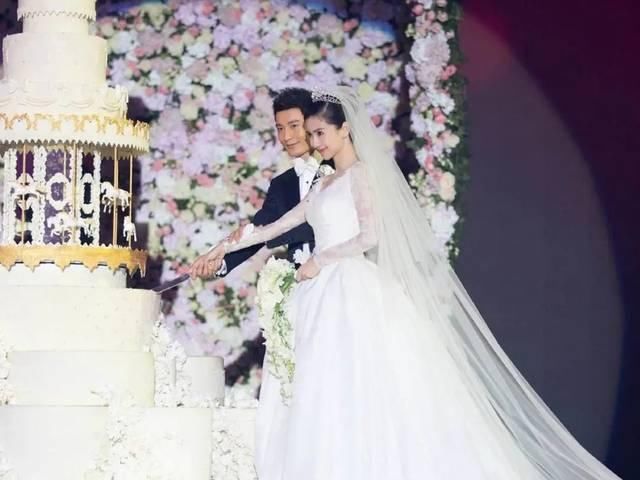  『婚纱』选完婚纱还有头纱，选对头纱，拥有你的超甜头纱吻
