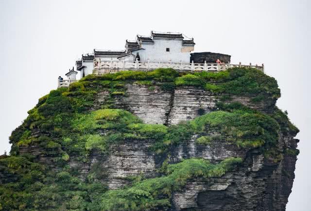 中国最险的寺庙，一桥架起2座山，悬空2493米，无人知道怎么建造