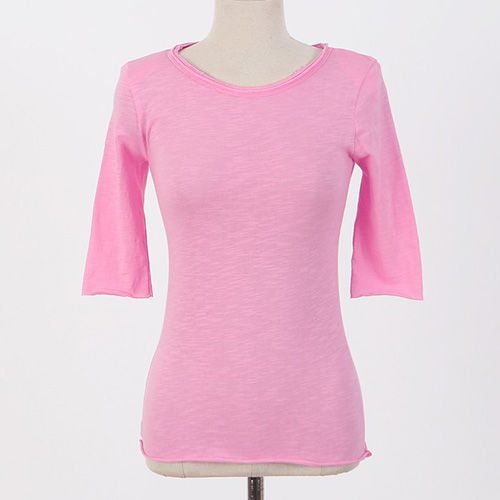 让人一眼“看不透”的紧身打底衫，紧而不露才最能回头率十足