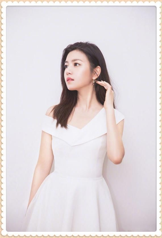 陈妍希是35岁，吴昕也是35岁，可同穿小白裙，差距竟如此尴尬？