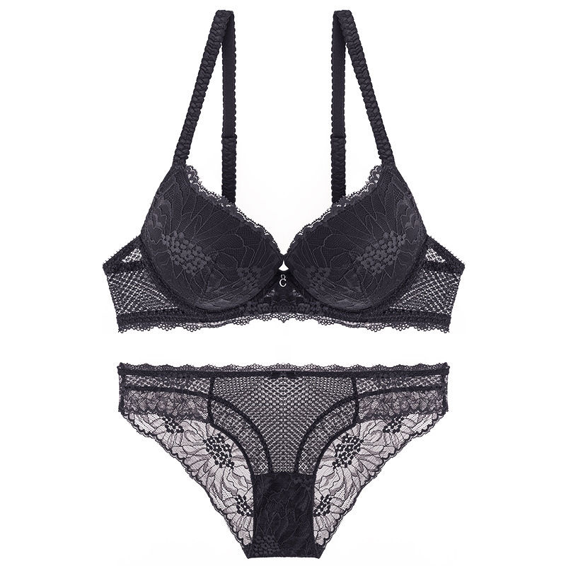 文胸和丁字裤，这么美的搭配，不要错过哦