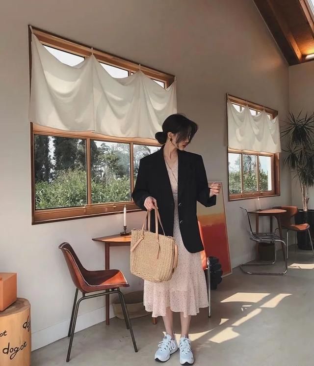  「春天」西装+吊带，春天这样穿太气质了！