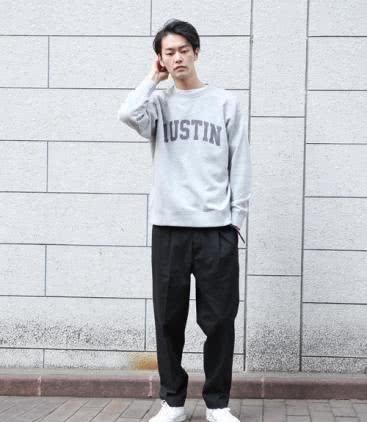  [衣品]韩国男生为什么衣品都很好？普通的字母长Tee，搭配好裤子也很潮