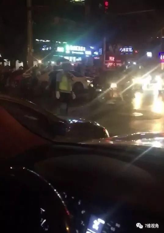 西安交警遭遇家族式袭警，有人竟造谣“又杀人”了!